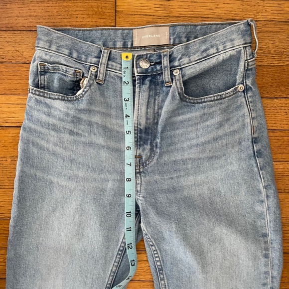 Everlane High Rise Kick Crop Raw Hem Light Wash Jeans Structured Denim Size 26 - Picture 6 of 9